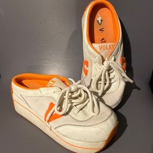 Volatile slip-on Size 8